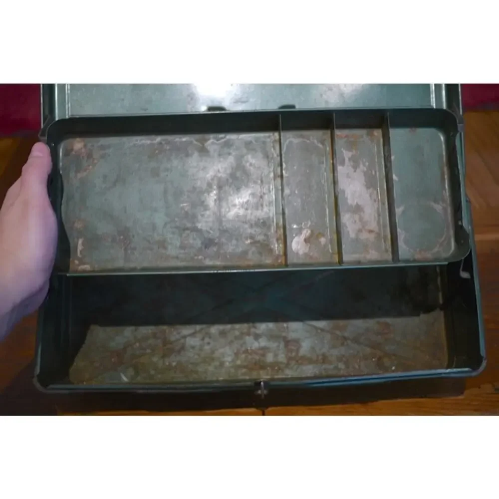 Vtg Distressed Green Metal Industrial Mechanic Carpenters Tool Tackle Box w Tray